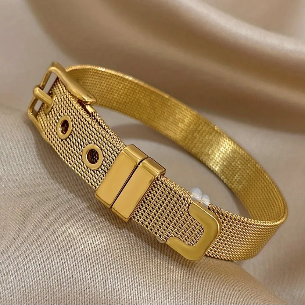 Elegant Gold Mesh Bracelet